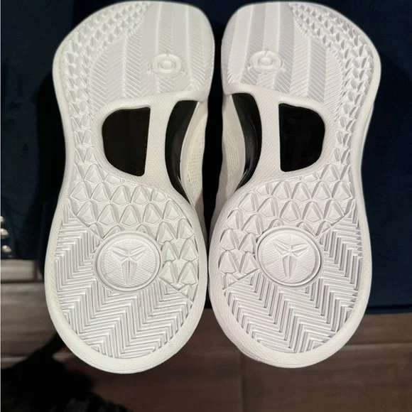 NIKE KOBE VIII PROTRO men display picture 1